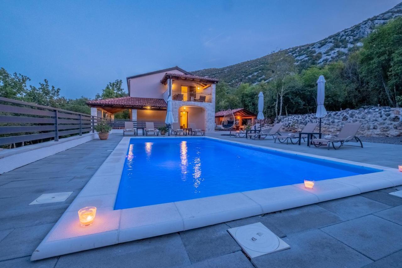 Amazing 4 Bedroom Villa With Swimming Pool And Wifi, Family Frendly Tribalj  Exterior photo
