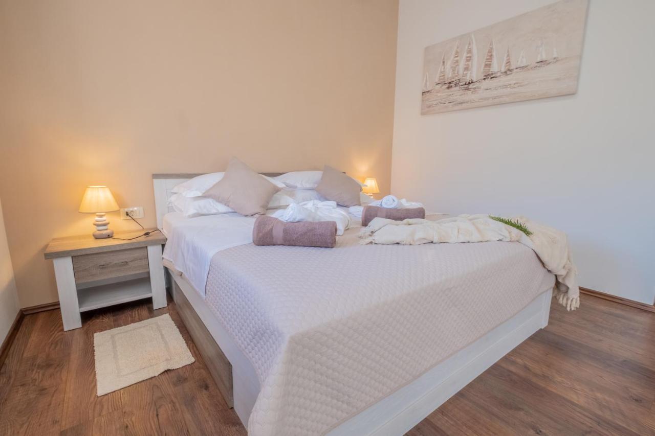 Amazing 4 Bedroom Villa With Swimming Pool And Wifi, Family Frendly Tribalj  Exterior photo