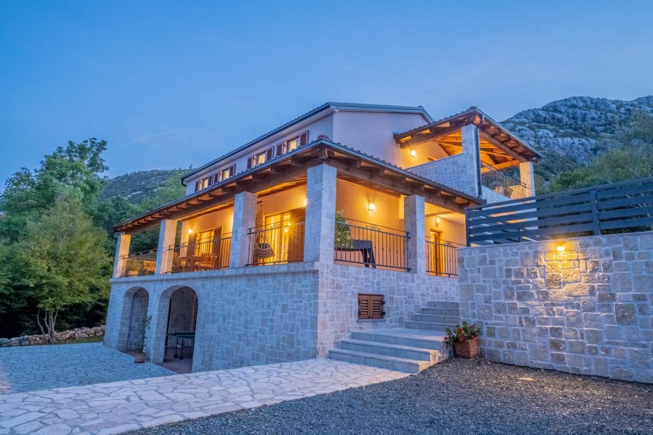 Amazing 4 Bedroom Villa With Swimming Pool And Wifi, Family Frendly Tribalj  Exterior photo