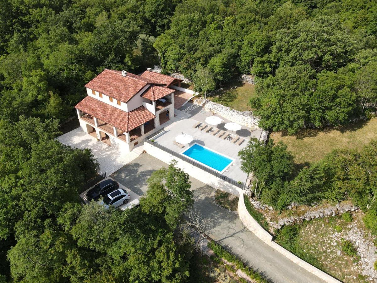 Amazing 4 Bedroom Villa With Swimming Pool And Wifi, Family Frendly Tribalj  Exterior photo
