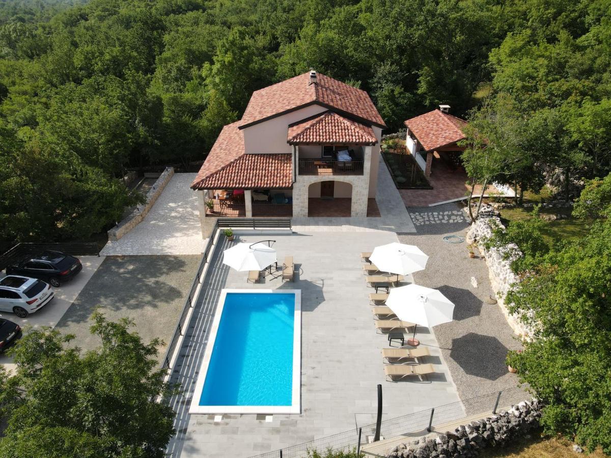 Amazing 4 Bedroom Villa With Swimming Pool And Wifi, Family Frendly Tribalj  Exterior photo